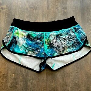 RARE Lululemon Seawheeze Shorts Size 8